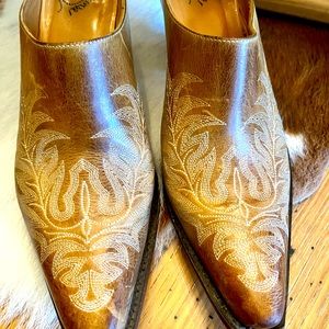 Charlie Horse slide on boots. Women’s 9 1/2 great condition!